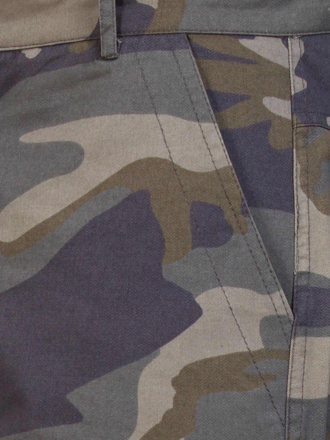 Men's Camouflage Cargo Shorts - Closure View