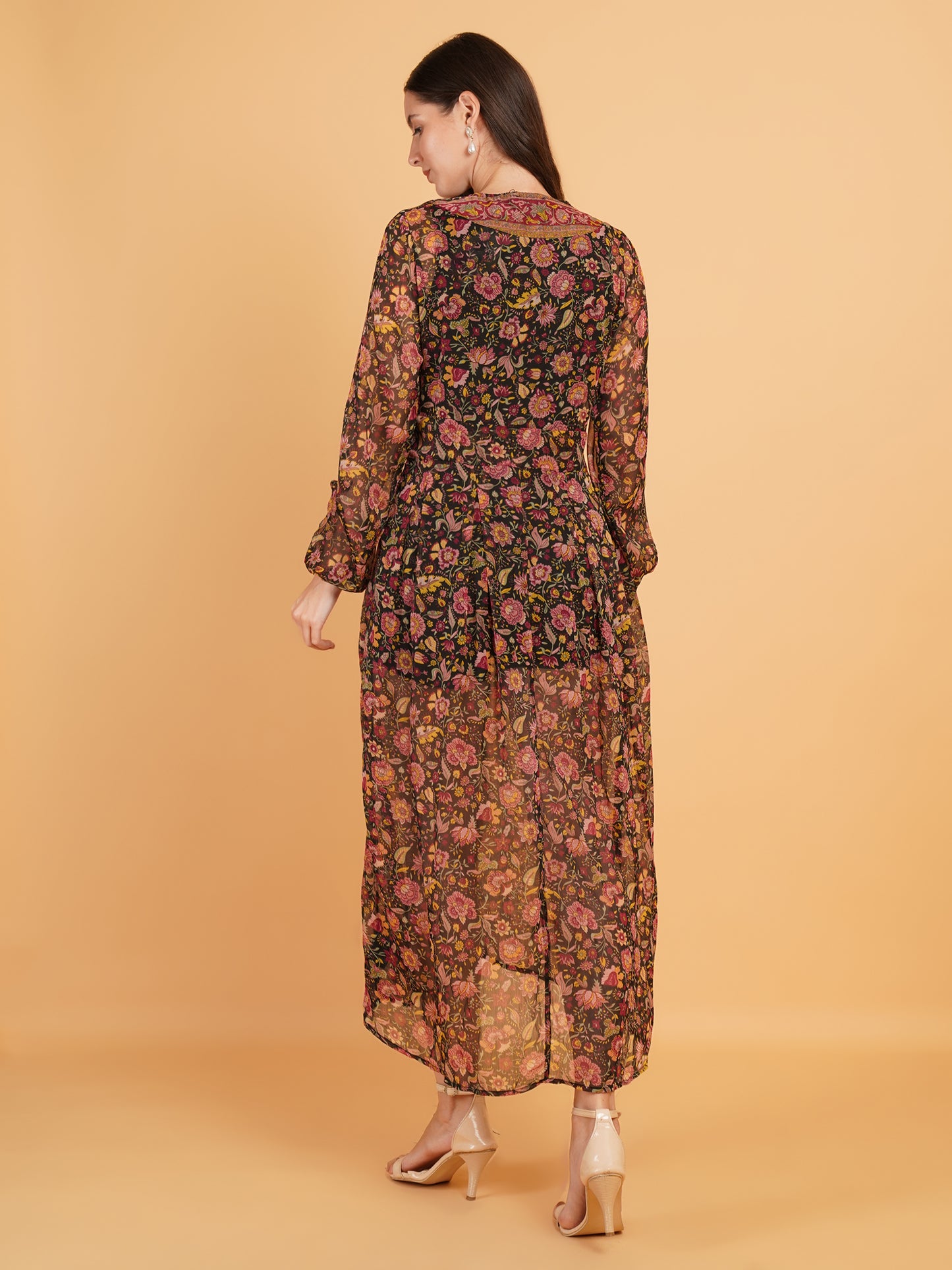 Women Black & Pink Floral Print V-Neck Dress