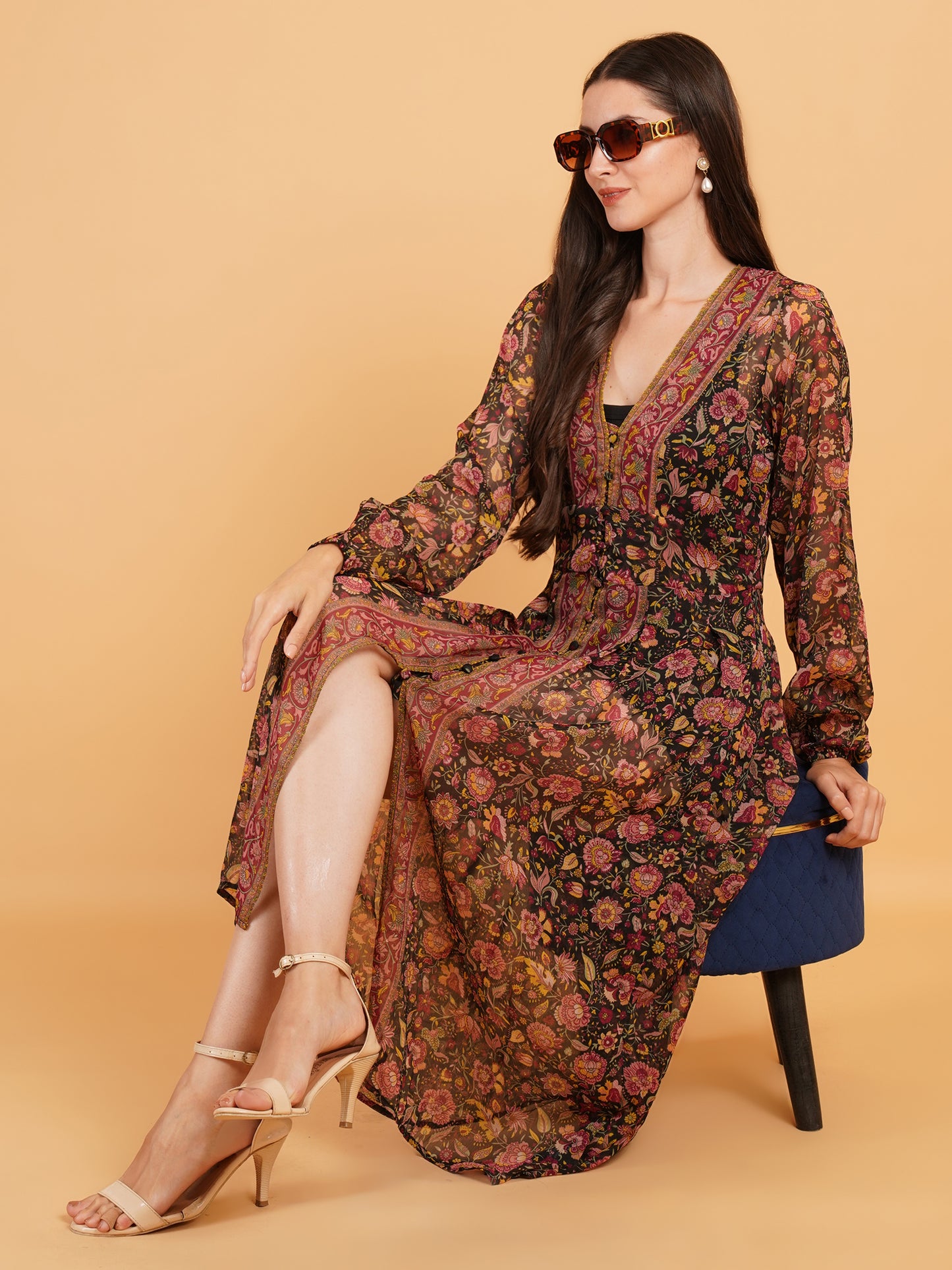 Women Black & Pink Floral Print V-Neck Dress