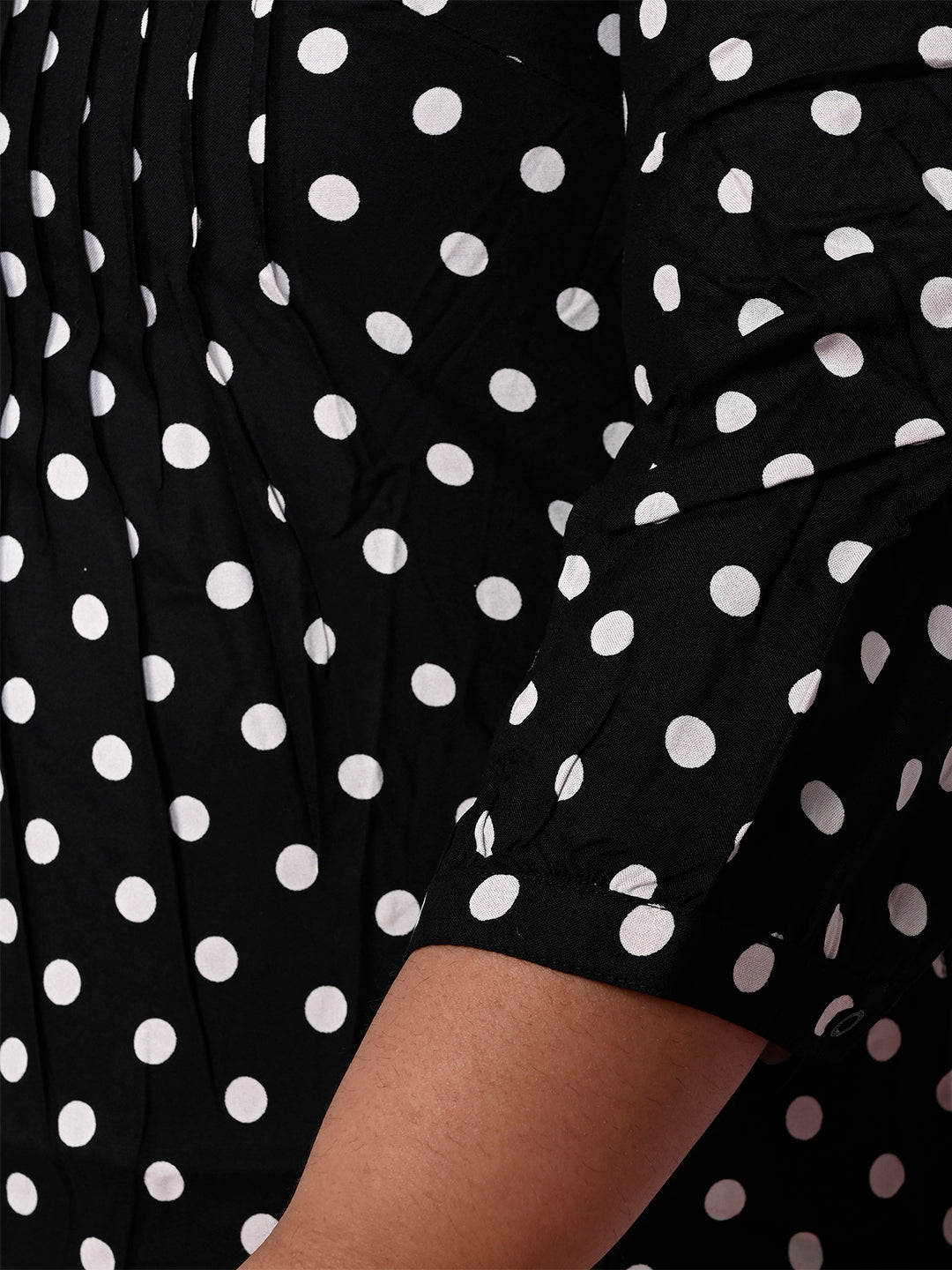 Women Plus Size Black & White Printed Pintuck Mandarin Collar Longline Top