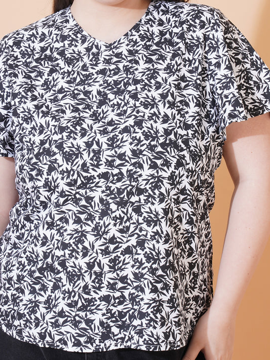 Women Floral Print Short Sleeves Regular Plus Size Top - Close View