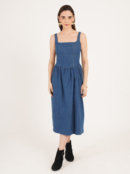 Women wearing 100% cottton shoulder strap midi dress with ear ring and black boots for complete looks.