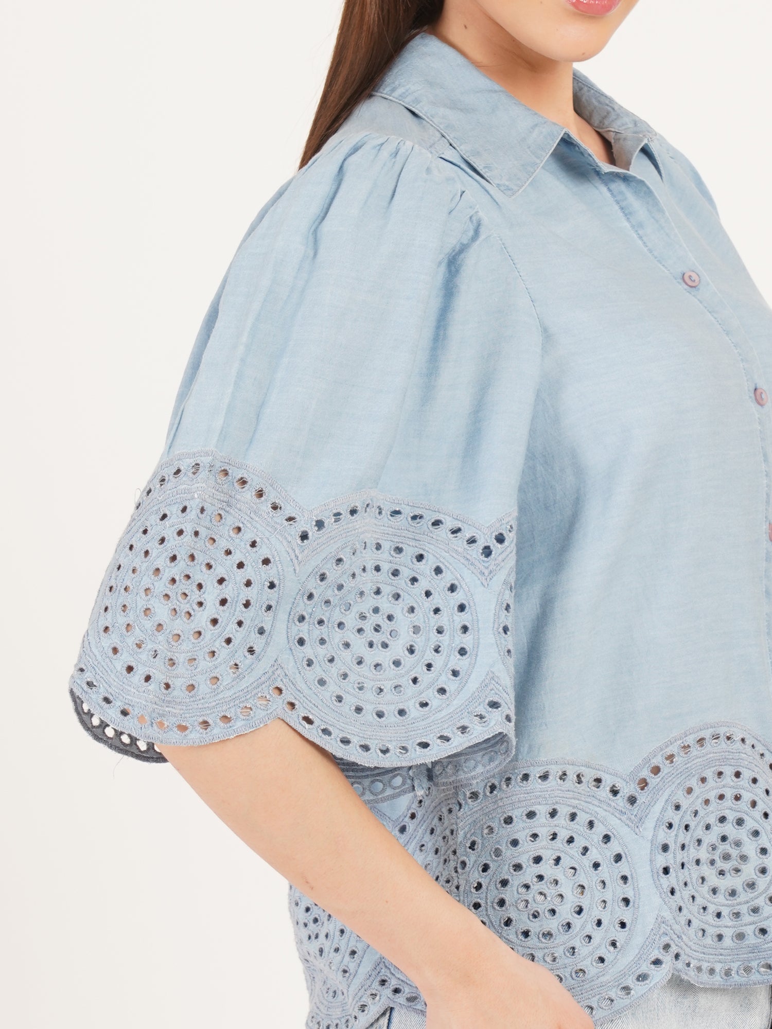 Light blue shirt with intricate cut-out details schiffli on sleeves and hem side view 9 Impression
