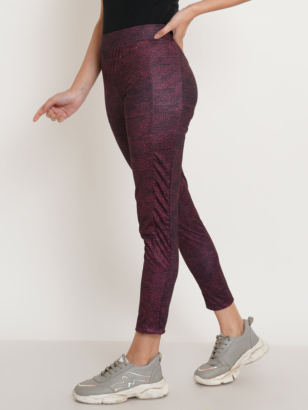 Women Maroon & Black Solid Print Regular Fit Pyjama