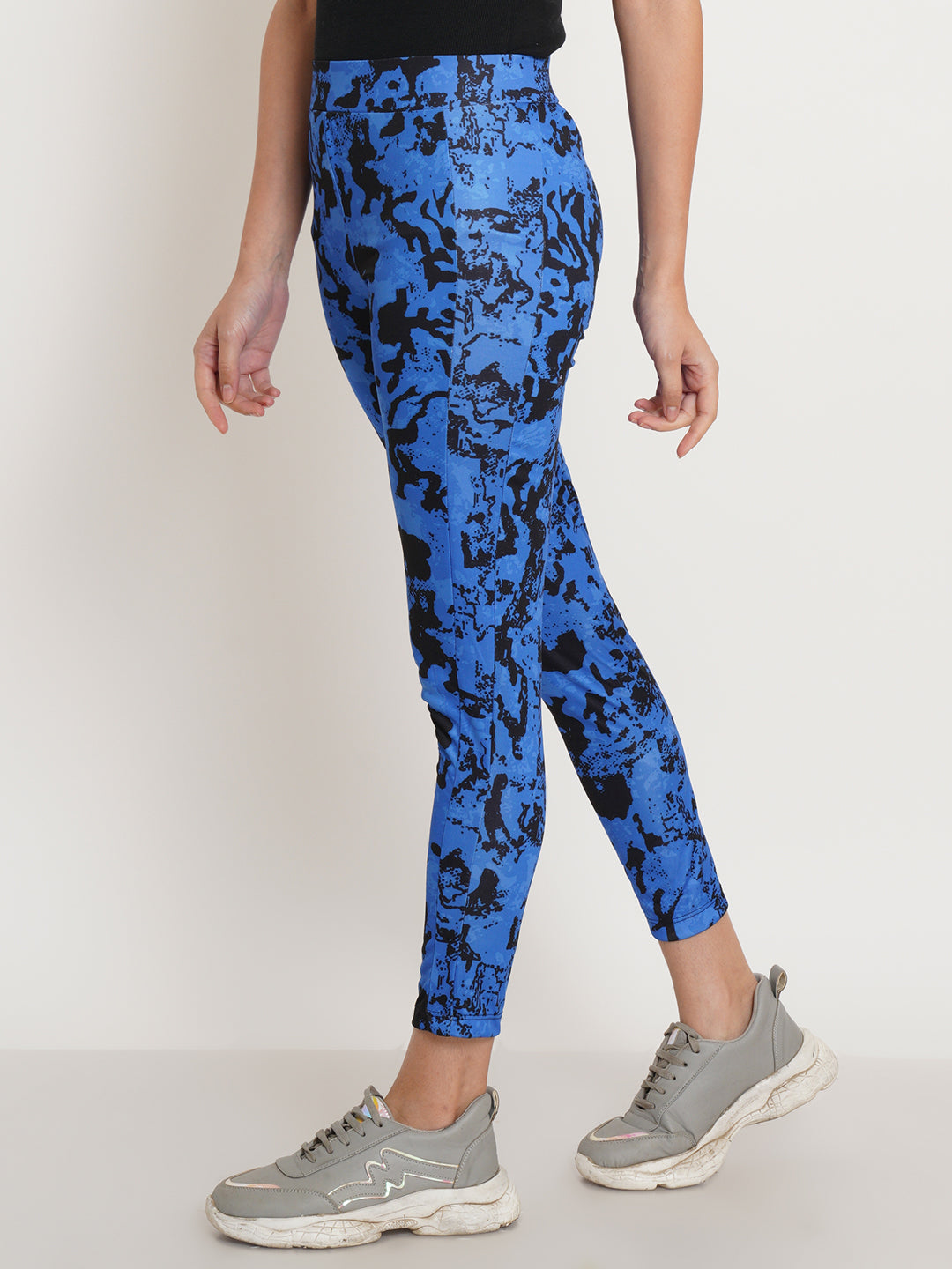 Women Royal Blue & Black Printed Fit Slim Pyjama