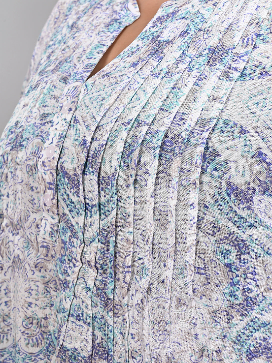 9 Impression Women Plus Size White & Blue Printed Pintuck Mandarin Collar Longline Top