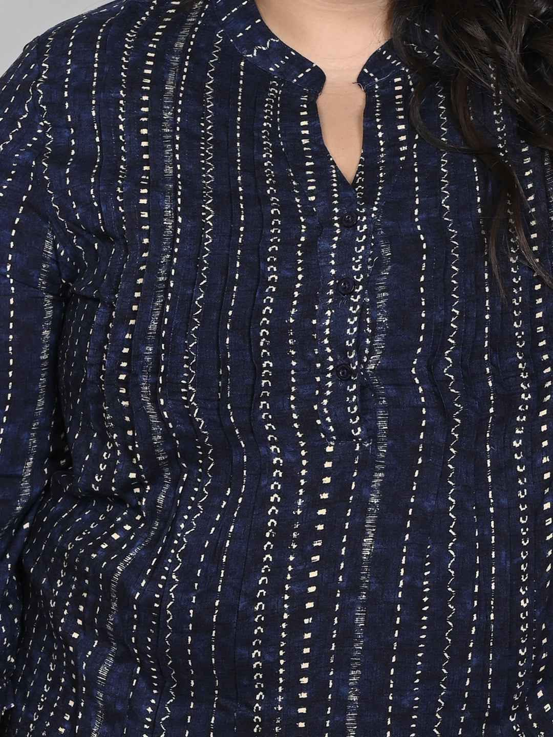 Women Plus Size Blue & Black Printed Pintuck Mandarin Collar Longline Top